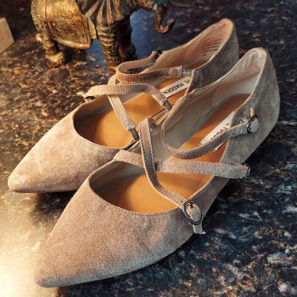 STEVE MADDEN "Edggy" Suede Flats Size 7 1/2